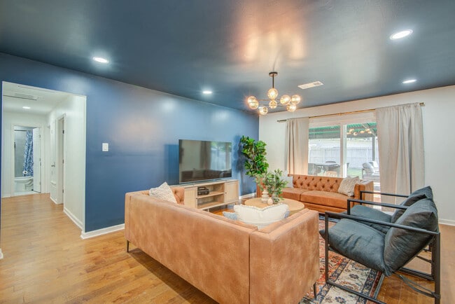 Photo - 9515 Meadowglen Ln Unit ID1019618P