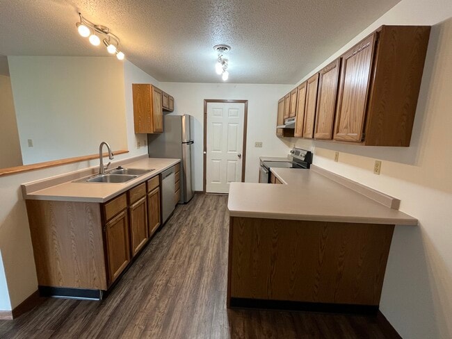 3 Bedroom | 1.5 Bathroom - Courtyard Townhomes