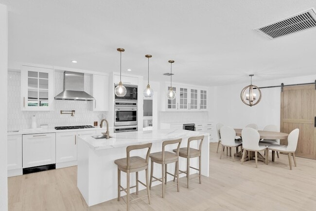 Photo - 3210 Palm Dr