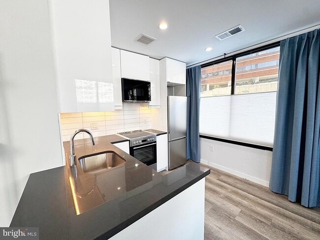 Photo - 700 Roeder Rd Unit 103