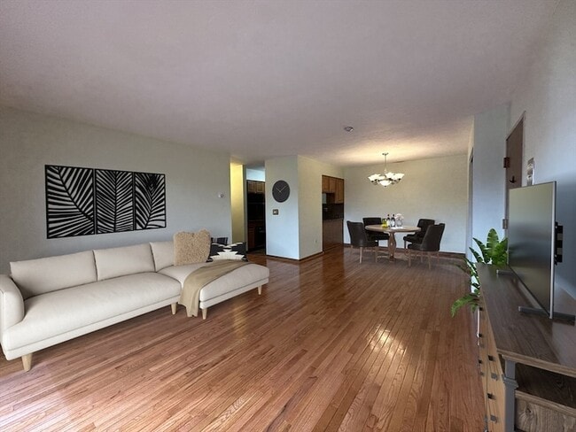 Building Photo - 340 Sunderland Rd Unit 17