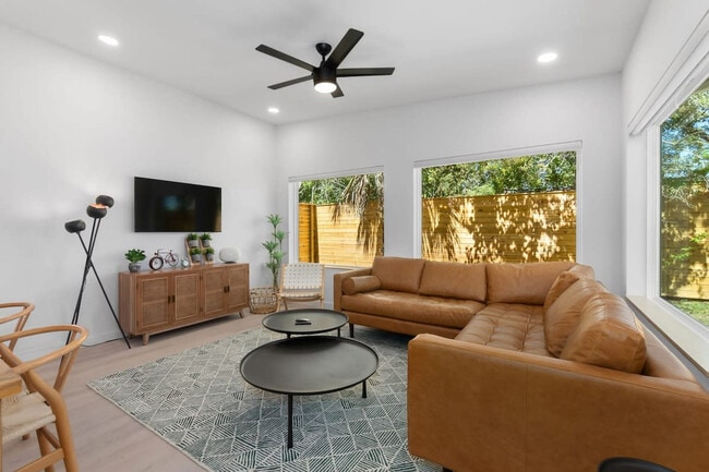 Building Photo - 21 Pearl St Unit ID1281964P