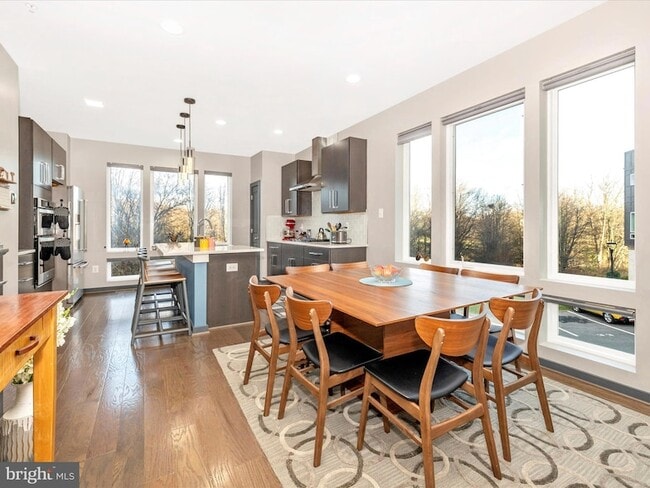 Photo - 1514 Trafalgar Ln