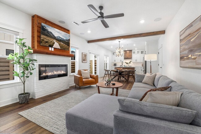 Building Photo - 109 NW Ozark Wy Unit ID1221875P