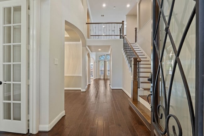 Photo - 166 Lindenberry Cir