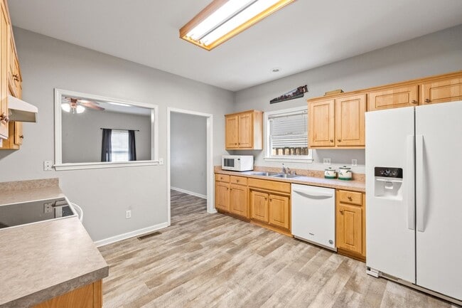 Photo - 377 Church St