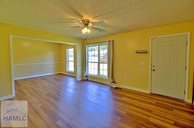 Photo - 205 Tempest Ln