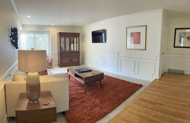 Photo - 2009 Sweetbriar Ln Unit SI ID1389250P