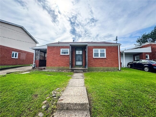 Building Photo - 125 Delrose Dr