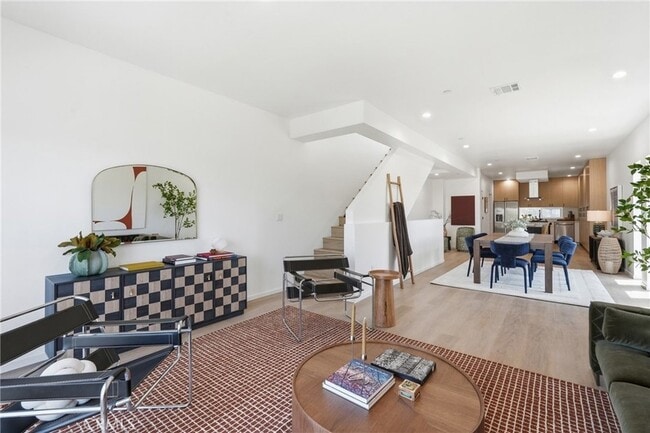 Photo - 1430 Cloverdale Ave