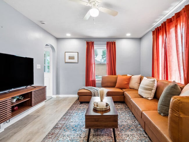 Photo - 1906 N Leavitt Rd Unit SI ID1496120P