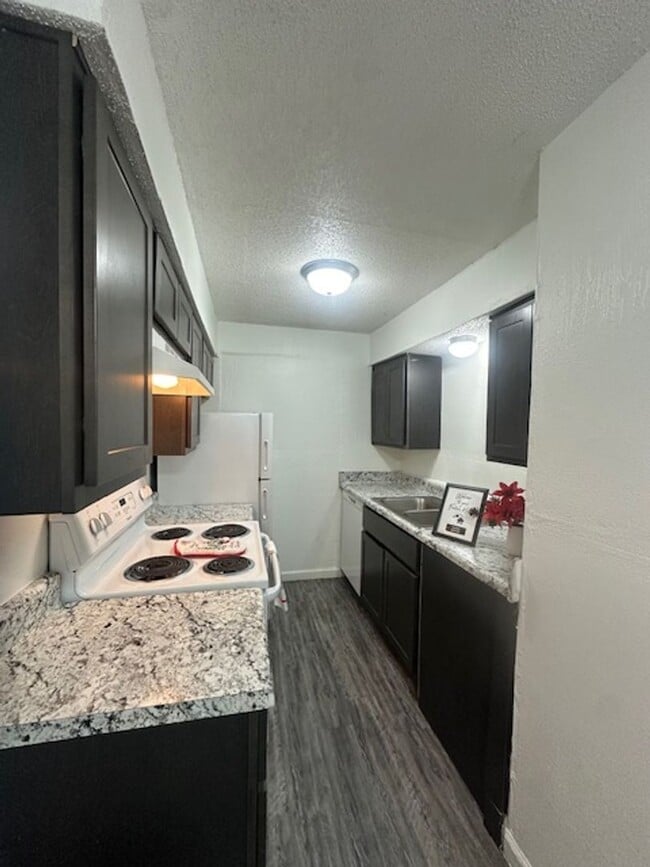 Photo - Las Brisas Apartments