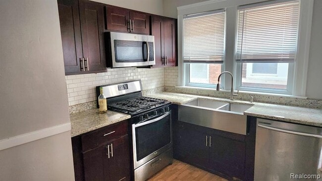 Photo - 864 Nottingham Rd