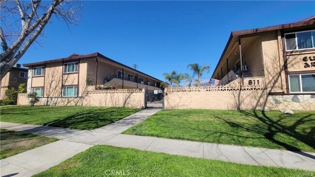 Building Photo - 811 Orchid Ct Unit A