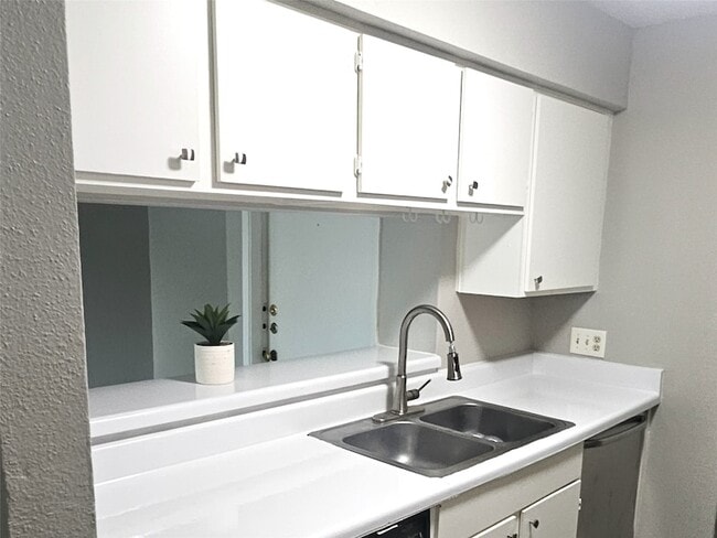 Photo - 3025 Walnut Bend Ln Unit 35