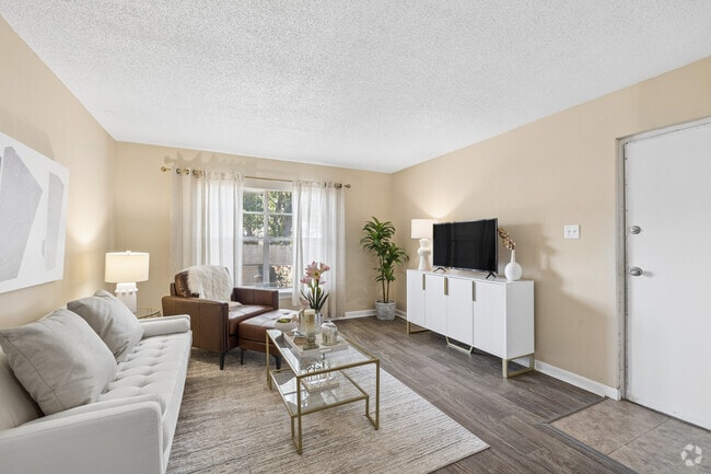 1BR, 1BA - 630SF - Living Room - Hillcrest Estates