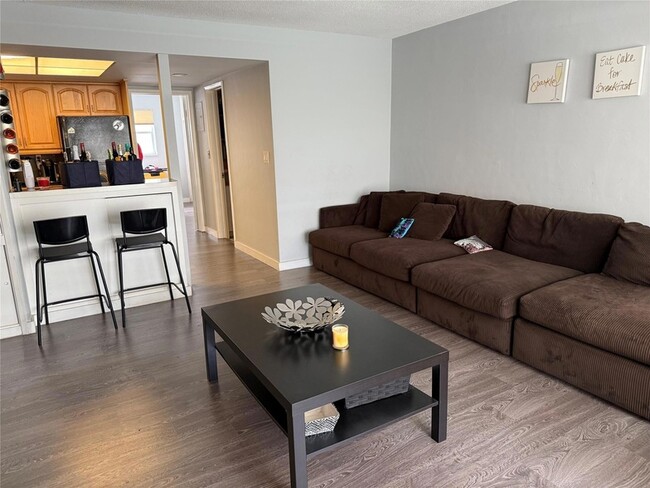 Photo - 1110 N Riverside Dr Unit 9