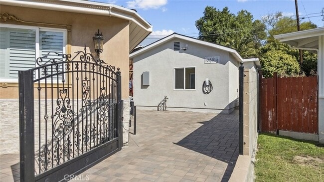 Building Photo - 10801 1/2 Wescott Ave