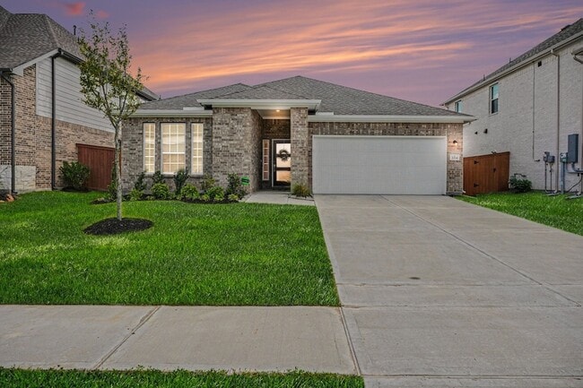 Building Photo - 2214 Lierna Dr
