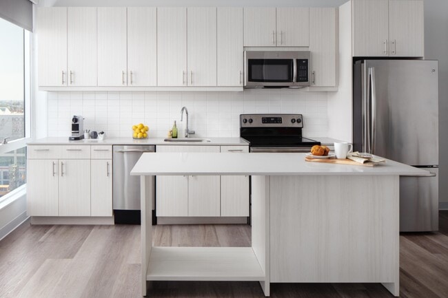 Building Photo - Lincoln Square