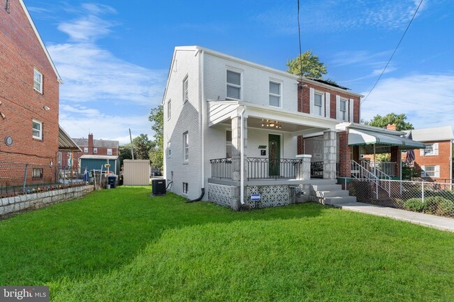 Building Photo - 1811 T Pl SE