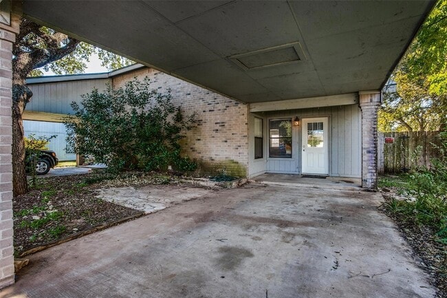 Photo - 106 Verna Spur Unit B