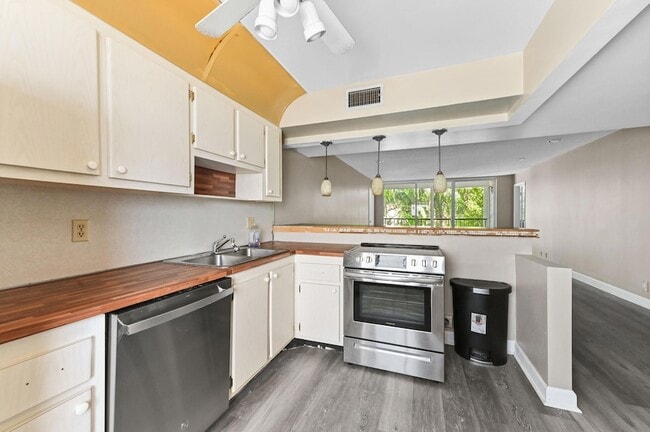 Photo - 4080 Tivoli Ct Unit 202