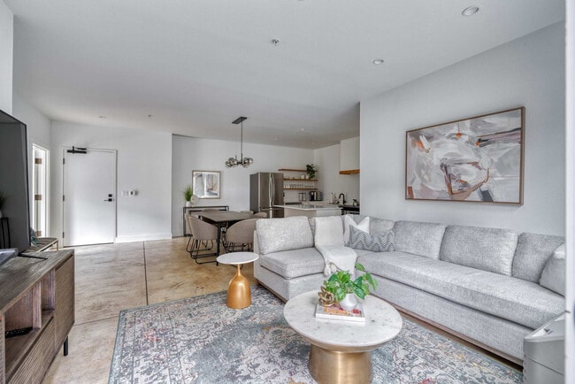 Building Photo - 4980 N Vancouver Ave Unit ID1309896P