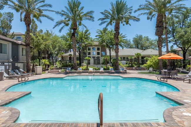 Building Photo - Adiamo