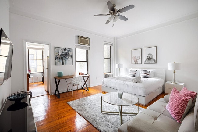 Building Photo - 346 W 17th St Unit FL2-ID1290850P