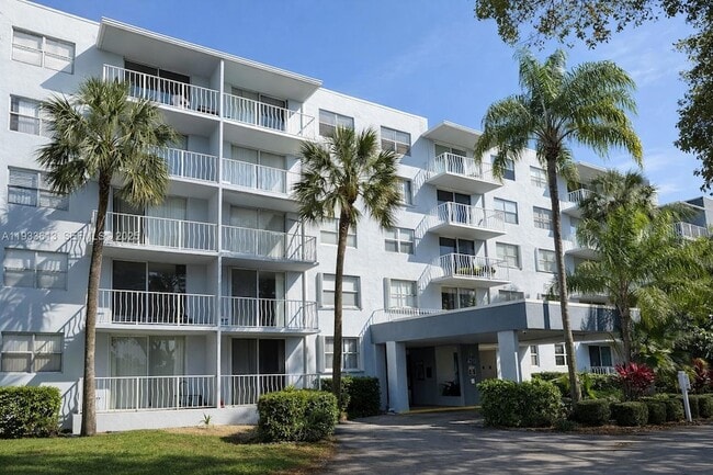 Building Photo - 470 Executive Center Dr Unit 0024