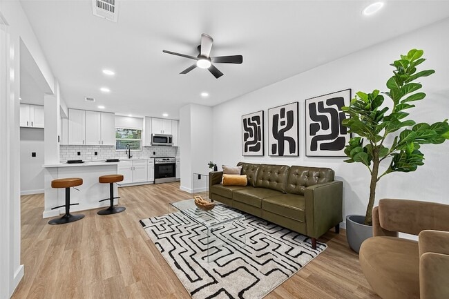 Building Photo - 7131 Mobud Dr