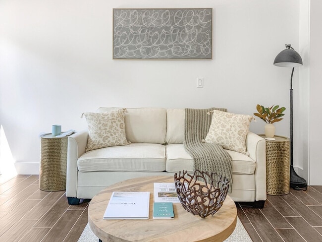 Building Photo - 3355 Saratoga Rd Unit ID1035922P