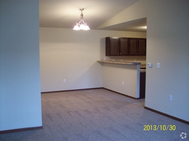 Living Room - Spring Lake Apartments, LLC