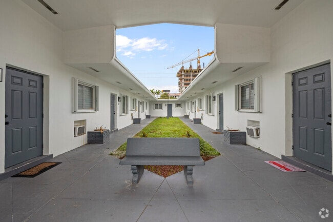 Parkview Apartment 2 - Courtyard - Parkview I & II