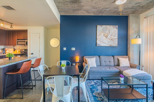 Building Photo - 333 E Roosevelt St Unit ID1263222P