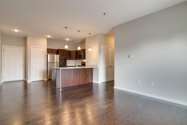 Building Photo - 1118 Litton Ave Unit 217