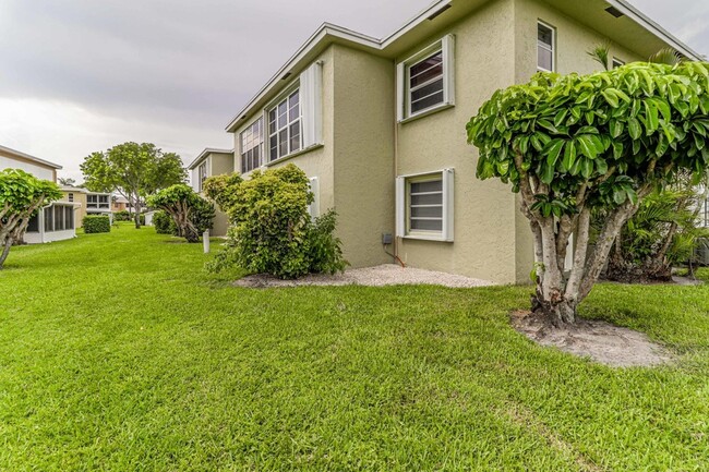 Building Photo - 2460 Juniper Dr Unit 201