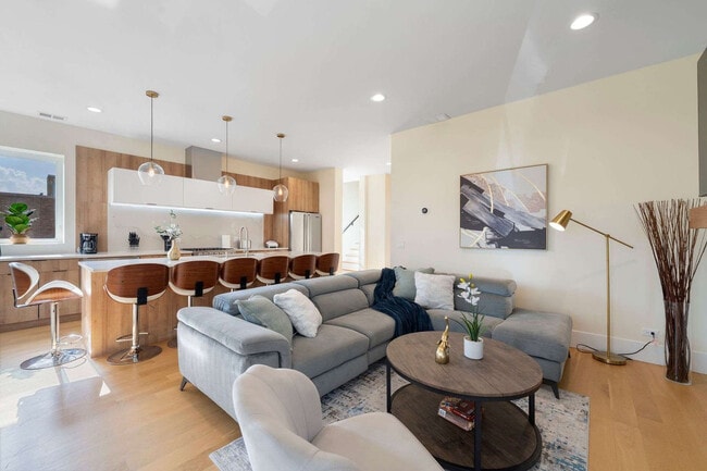 Photo - 2110 W Washington Blvd Unit ID1253892P