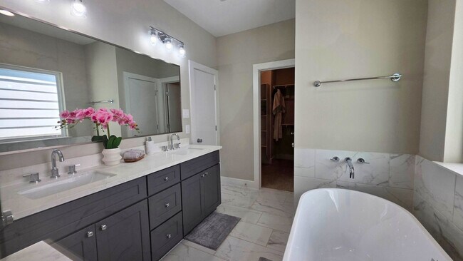 Photo - 8326 Curry Rd Unit ID1227052P