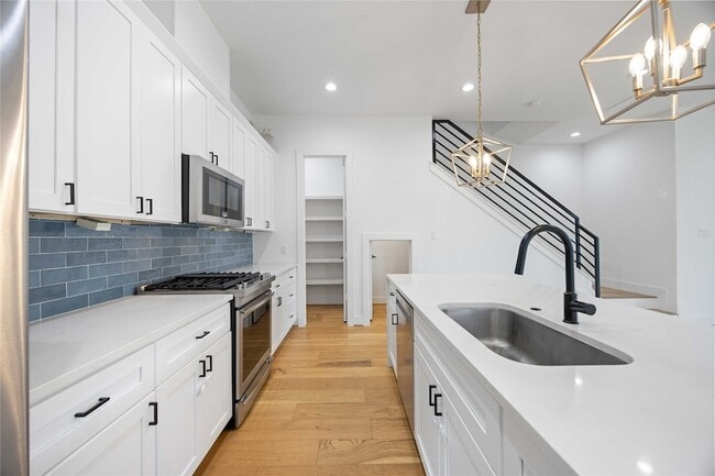 Photo - 2215 Mansfield St