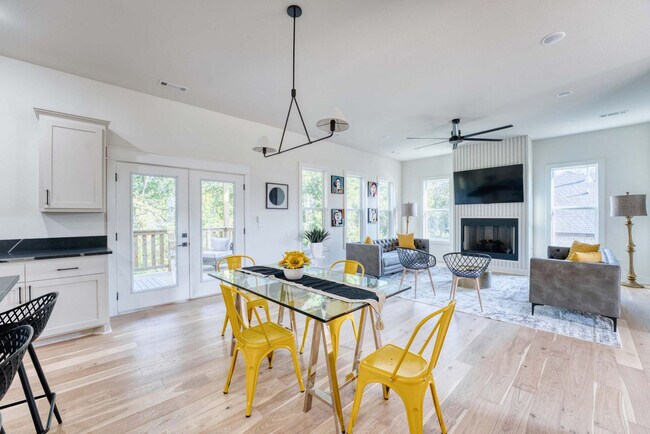 Photo - 1421 Lee St Unit ID1363342P