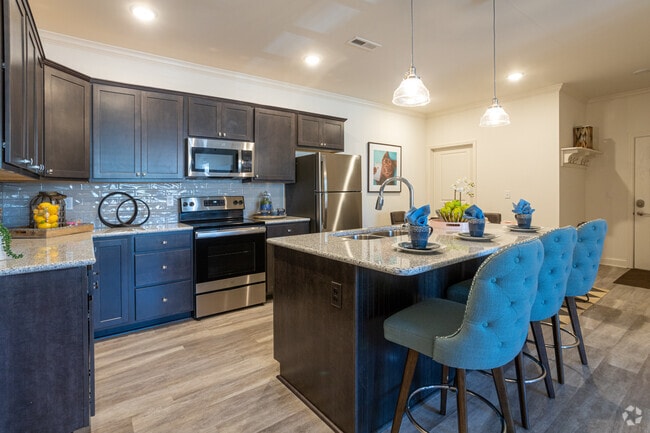 2BR, 2BA - 1,193 SF - Kitchen - The Artisan