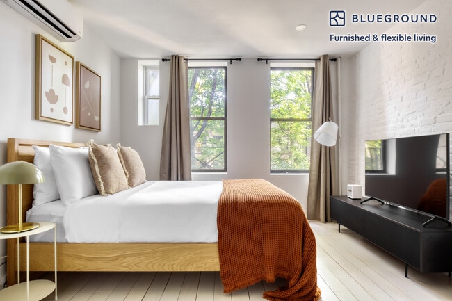 Building Photo - 317 E 5th St Unit FL3-ID878