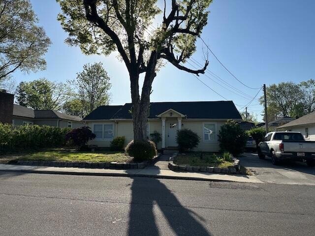 Photo - 860 Harle Ave NW
