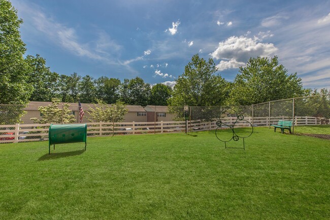 PETS LOVE THE BARK PARK - Parkview Apartments