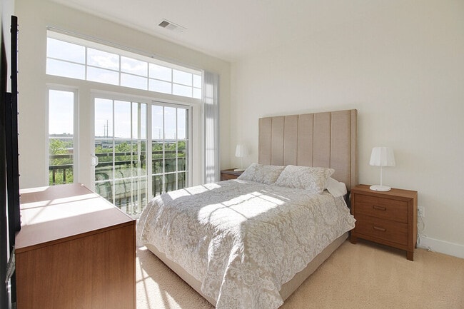 Photo - 909 Usher St Unit ID1395348P