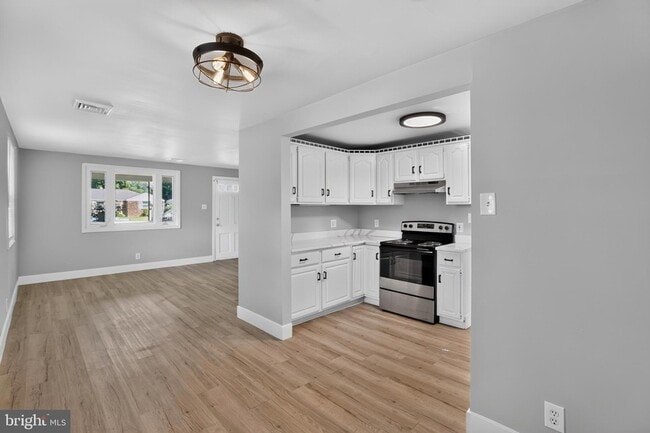 Photo - 1539 Reservoir Ave