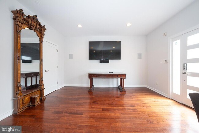 Photo - 601 Poplar St