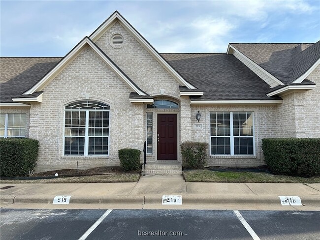 Building Photo - 219 Fraternity Row